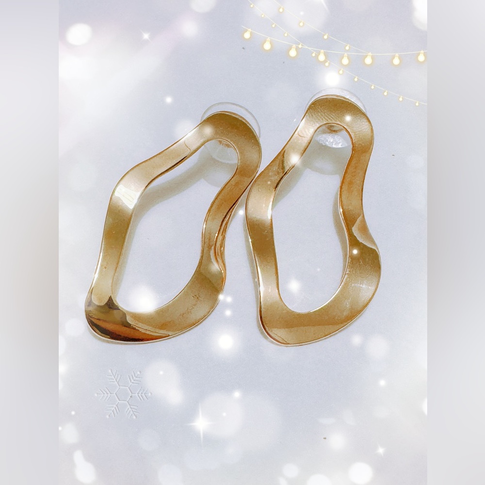 [New] Shine Bright with Gold Earrings: A Stylish Accessory for Any Occasion!